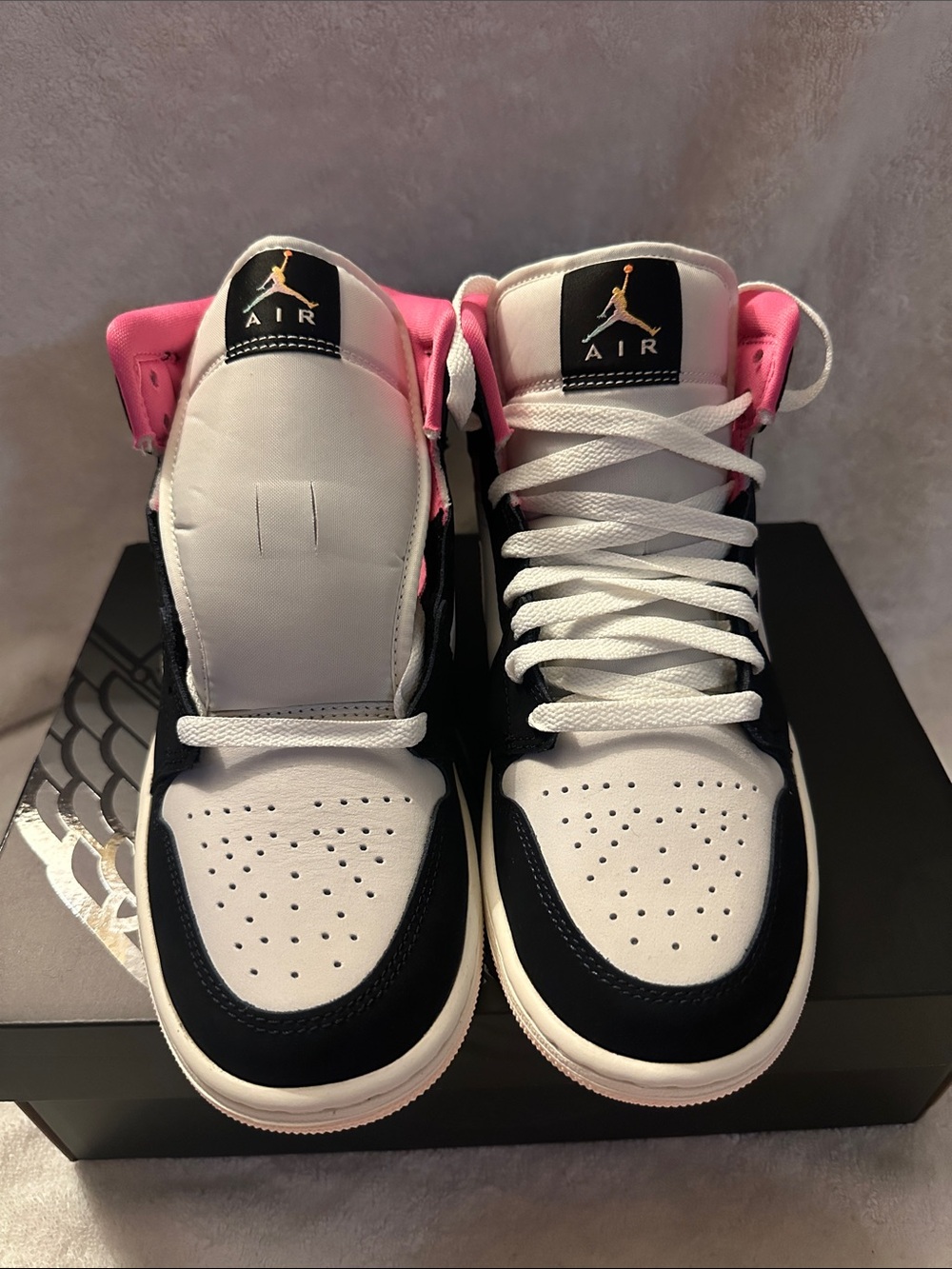 BRAND NEW Air Jordan 1 Mid – Pink/Black/White Women's Sneakers 8.5 Mens 7 - Picture 4 of 9